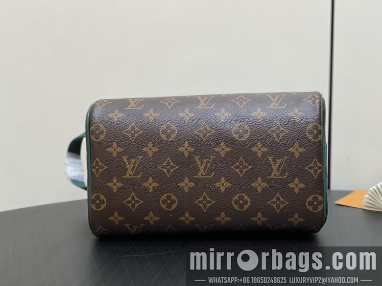 LV Replica Bags Dopp Kit M12639 15x16.5x28cm gf