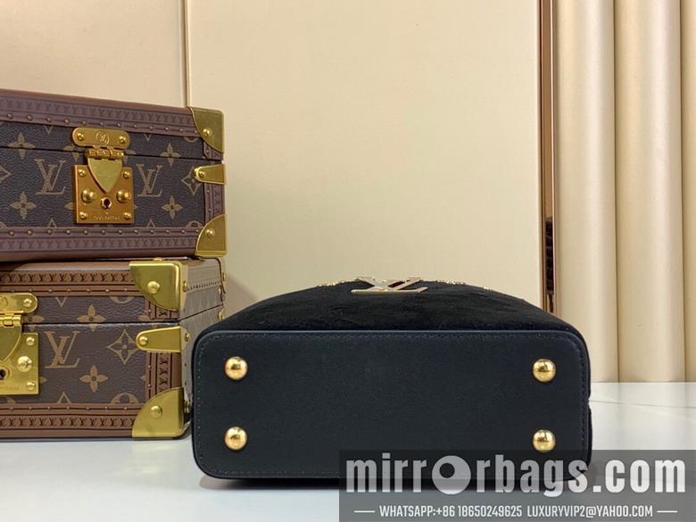 LV Replica Bags Cap m11924 13.6x8x21cm gf