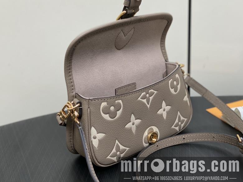 LV Replica Bags Diane M83300 19x10.5x6cm gf