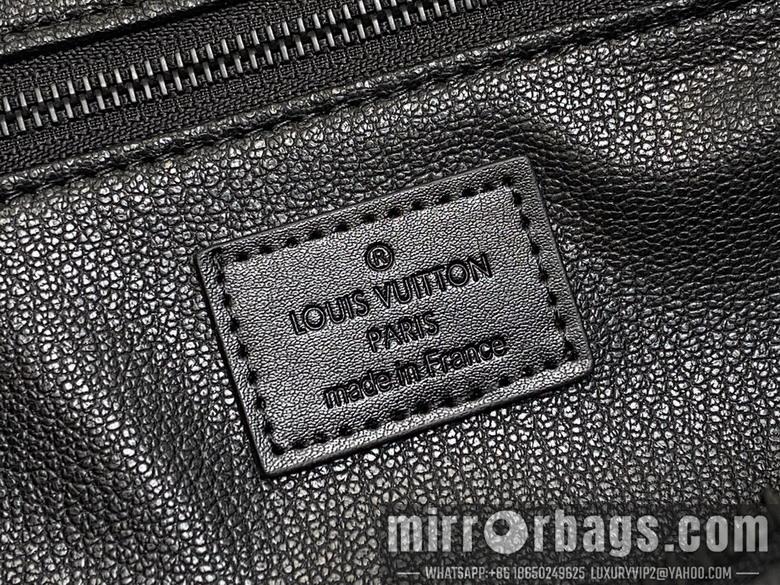 LV Replica Bags Dopp Kit M11482 28x15x16.5cm gf1