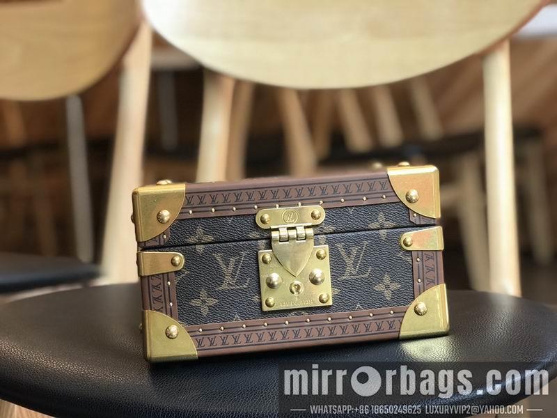 LV Replica Bags LV M4700SNH 20x13x11cm 24x13x17cm QS