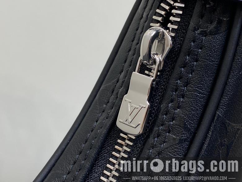 LV Replica Bags Loop M11267 23x13x6cm gf