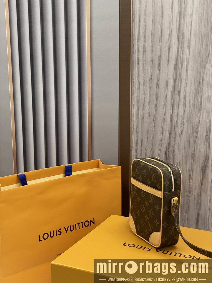 LV Replica Bags 相机包M45266 15x21x5cm gf