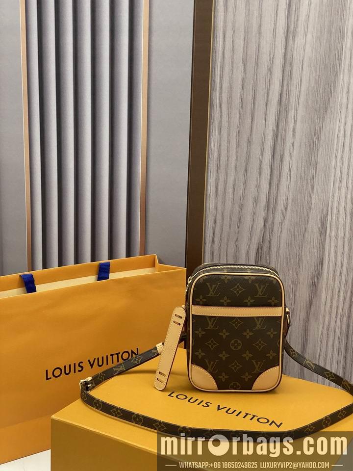 LV Replica Bags 相机包M45266 15x21x5cm gf