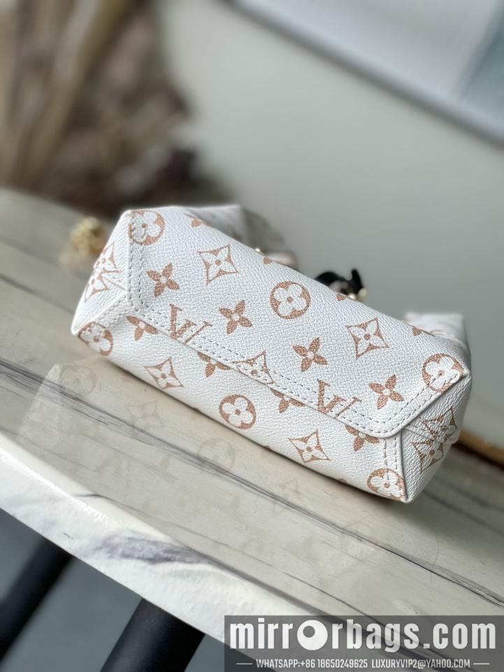 LV Replica Bags Atlantis M24408 17x17x17cm gf