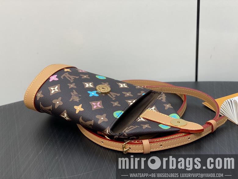 LV Replica Bags Tyler M83344 12.5x18x8.5cm gf