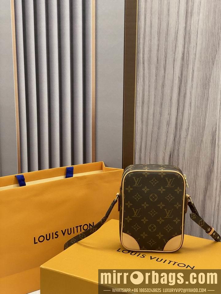 LV Replica Bags 相机包M45266 15x21x5cm gf