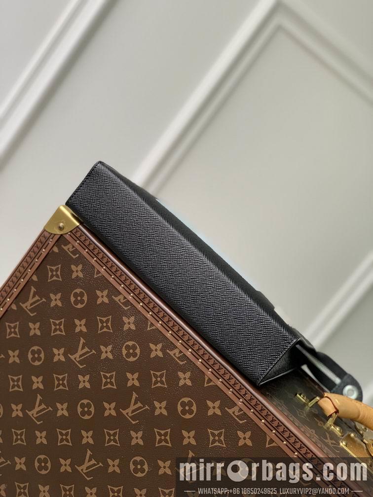 LV Replica Bags Voyage M22763 27x21x3cm gf