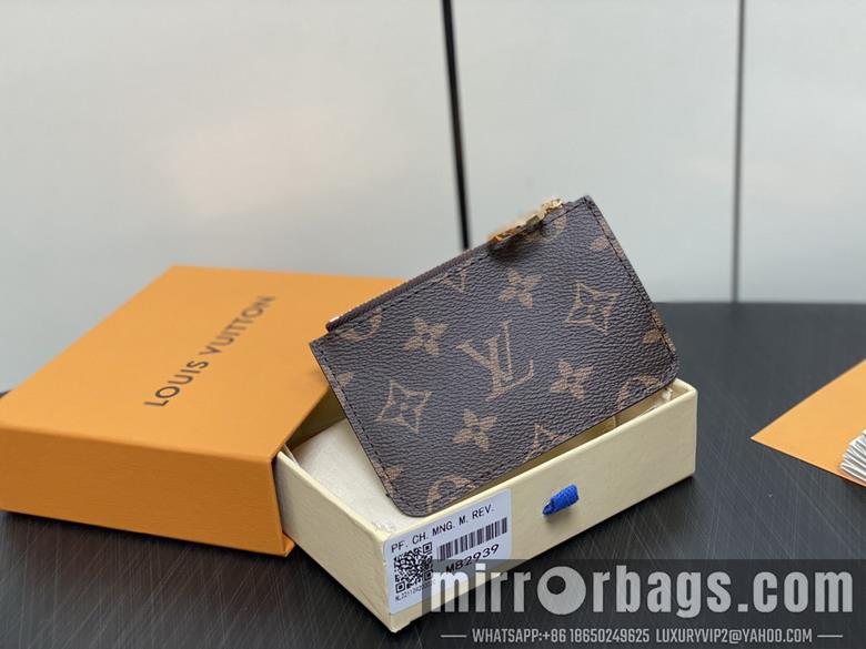 LV Replica Bags Circle M82939 12x8x0.8cm gf