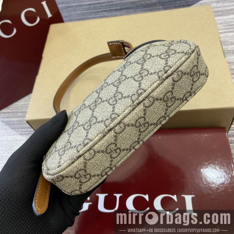 Gucci Replica Bags Emblem 820696 23X13X2cm MP