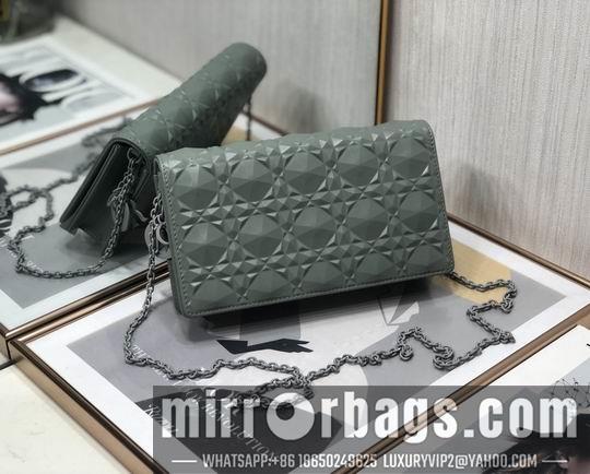 Dior Replica Bags Dior D6702钻石压纹 22x12x3cm wz