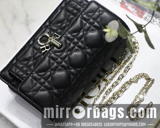 Dior Replica Bags Dior Lady链条手袋M7001 19.5x12.5x5cm wz