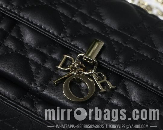 Dior Replica Bags Dior Lady链条手袋M7001 19.5x12.5x5cm wz