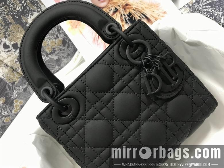 Dior Replica Bags AXM0564 17 x 15 x 7