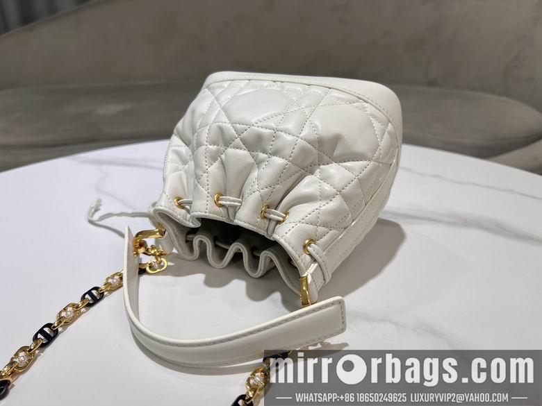 Dior Replica Bags M2780 17X16X9cm