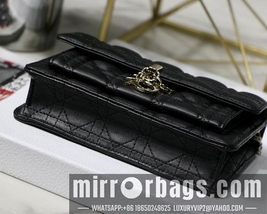 Dior Replica Bags Dior Lady链条手袋M7001 19.5x12.5x5cm wz