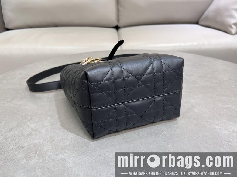 Dior Replica Bags Dior 2835 16x18x12cm yz