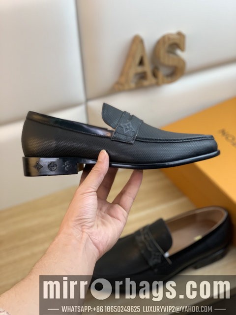 LV Replica Shoes LV SZ 38-44 22301304