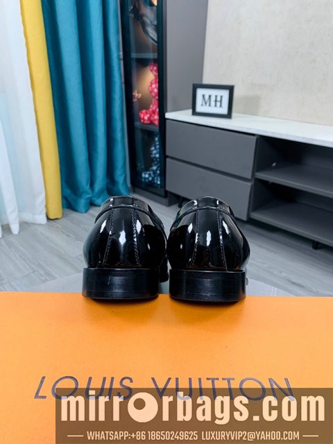 LV Replica Shoes LV SZ 38-44 22224019-20 2colors