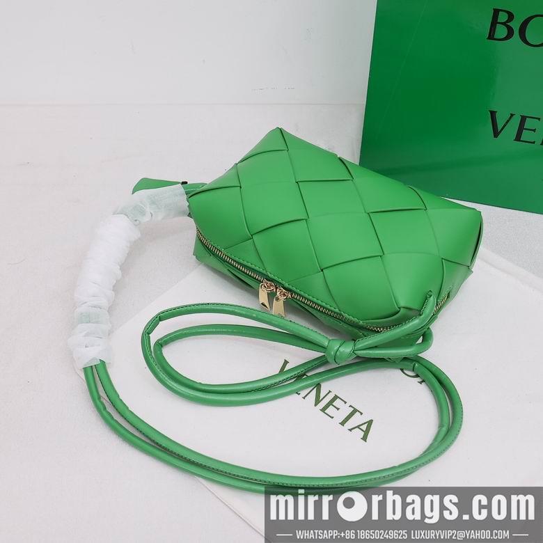 Bottega Veneta Replica Bags 002 14X22X7cm YG 5