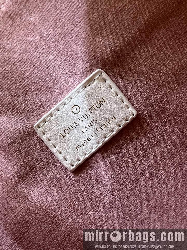 1:1 Louis Vuitton Bags Coussin M57782 M21209 26x20x12cm cs