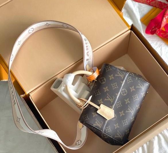 LV Replica Bags M46055 20X16X7.5cm