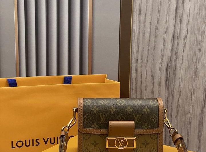 LV Replica Bags Mini Dauphine M44580 S20x15x9cm