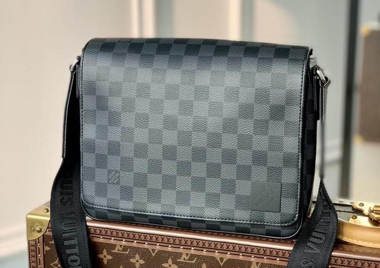 LV Replica Bags District N42710 26x20x7cm gf