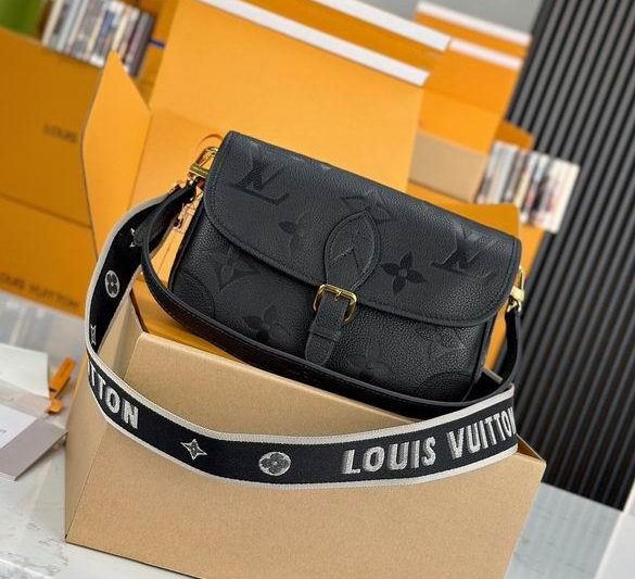 LV Replica Bags Diane M46386 24x15x9cm gf