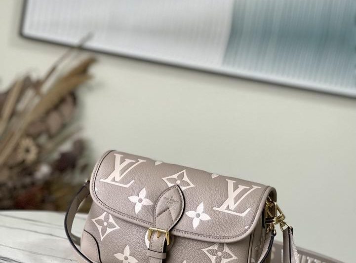 LV Replica Bags Diane M46388 23x16x8.5cm gf3色