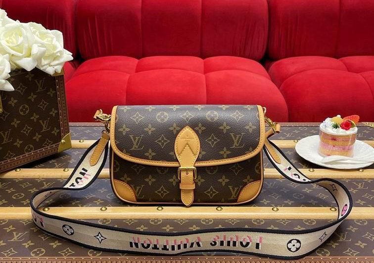 LV Replica Bags Diane M45985杏色 24x15x9cm