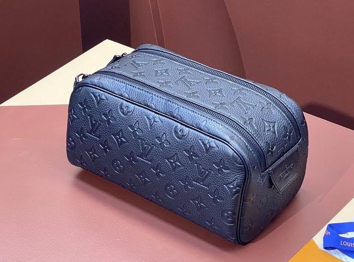 LV Replica Bags Dopp Kit M82576 28x15x16.5cm gf4