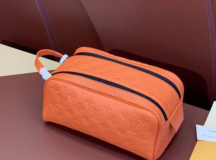 LV Replica Bags Dopp Kit M82576 28x15x16.5cm gf2