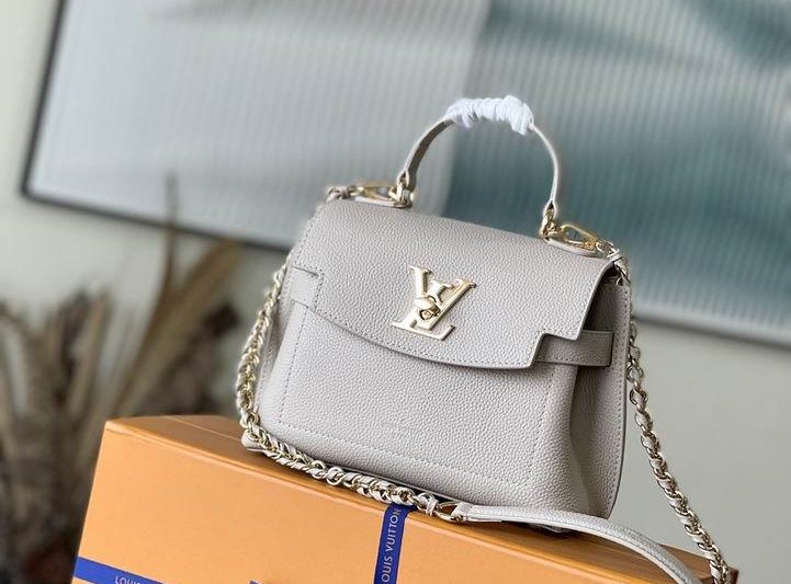 LV Replica Bags Lockme Ever M21052灰褐23x17x10cm