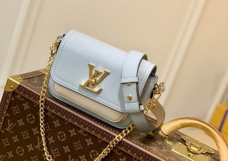 LV Replica Bags Lockme Tender M59984 19x13x8cm