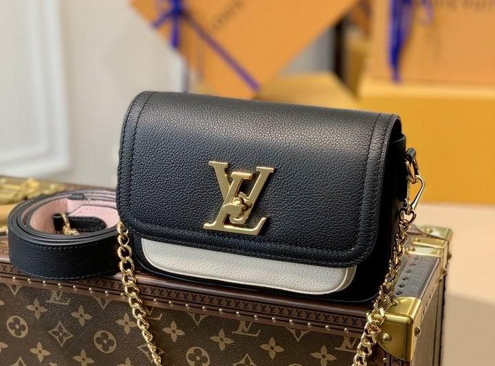 LV Replica Bags Lockme Tender M58557 19x13x8cm gf