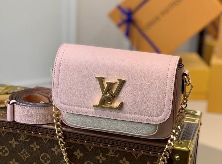 LV Replica Bags Lockme Tender M58555 19x13x8cm