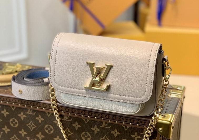 LV Replica Bags Lockme Tender M58554 19x13x8cm