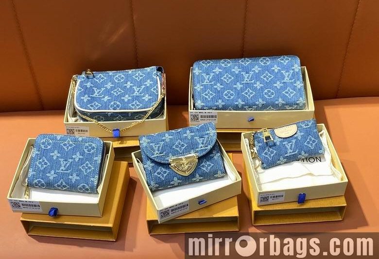 LV Replica Bags Pochette Acc M82960 4.5×9.5x4cm