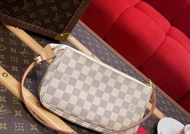 LV Replica Bags Mila N41207 21x13x3cm