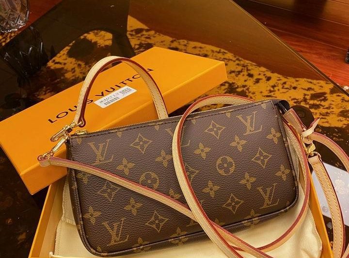 LV Replica Bags Pochettep Acc Mila M40712 13x21x3cm