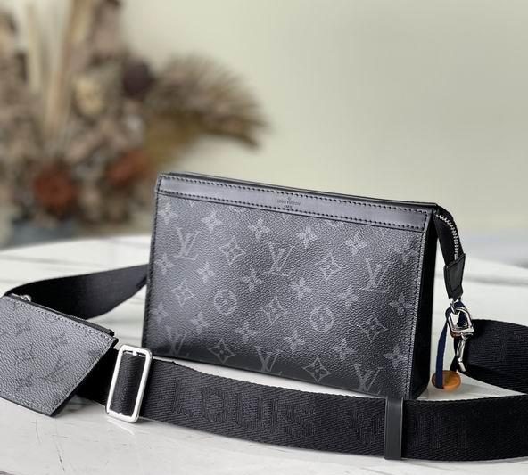 LV Replica Bags Pochette Voyage M81018 22×14.5×4.5 cm gf