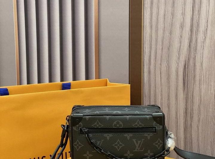 LV Replica Bags Mini Soft Trunk M44735黑花 18x13x8cm gf