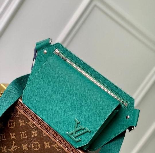 LV Replica Bags Takeoff M22665 30x16x3cm gf1