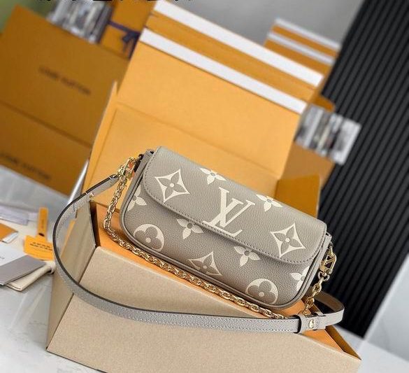 LV Replica Bags Ivy M82211 23.5x12x4.3cm