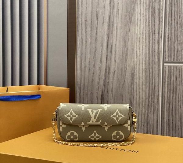 LV Replica Bags Ivy M82210 23.5x12x4.3cm gf