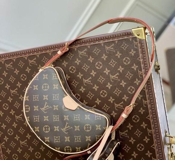 LV Replica Bags Croissant M46828 21x7x5cm gf