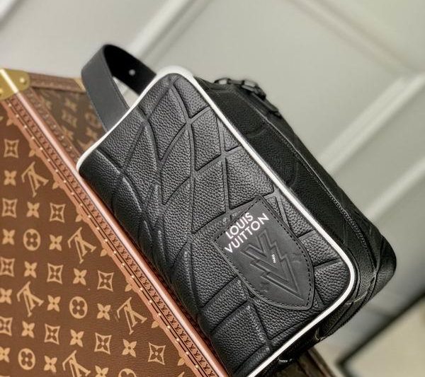 LV Replica Bags dopp kit M81849 15x24x15cm