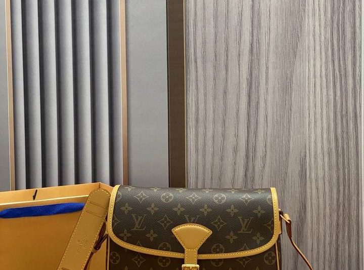 LV Replica Bags 中古包M42250 27×8.5x17cm gf