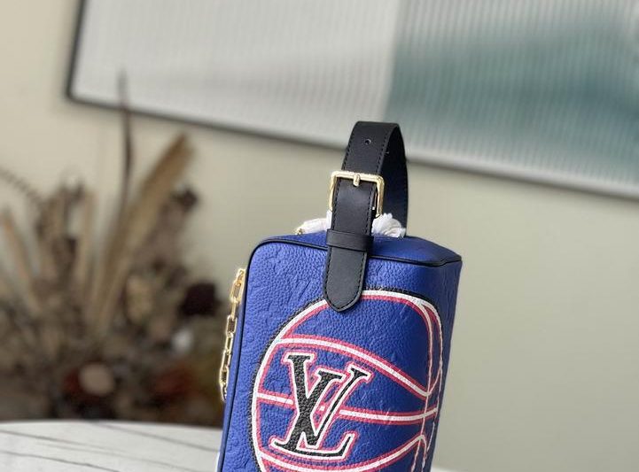 LV Replica Bags Dopp Kit M21106 15x24x15cm